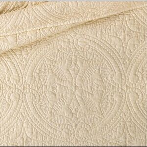 Opalhouse Medallion Stitch Quilt Queen